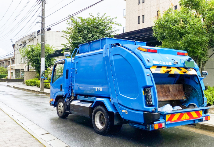 新栄産業の強み②「産業廃棄物の定期収集」