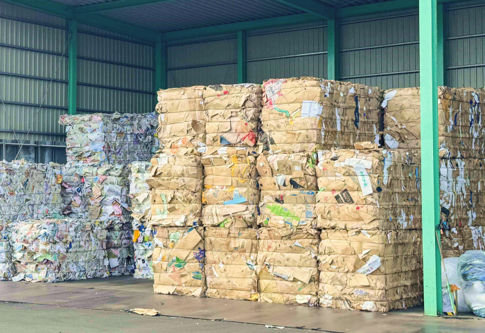 新栄産業の強み①「産業廃棄物を集めて再生資源に」